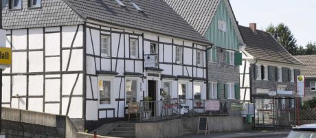 Sie suchen Immobilien in Bergisch Neukirchen? Bei uns finden Sie Häuser oder Eigentumswohnungen aus allen 13 Leverkusener Stadtteilen.